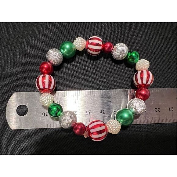 Red and Green Christmas Elastic Bracelet - Picture 3 of 3